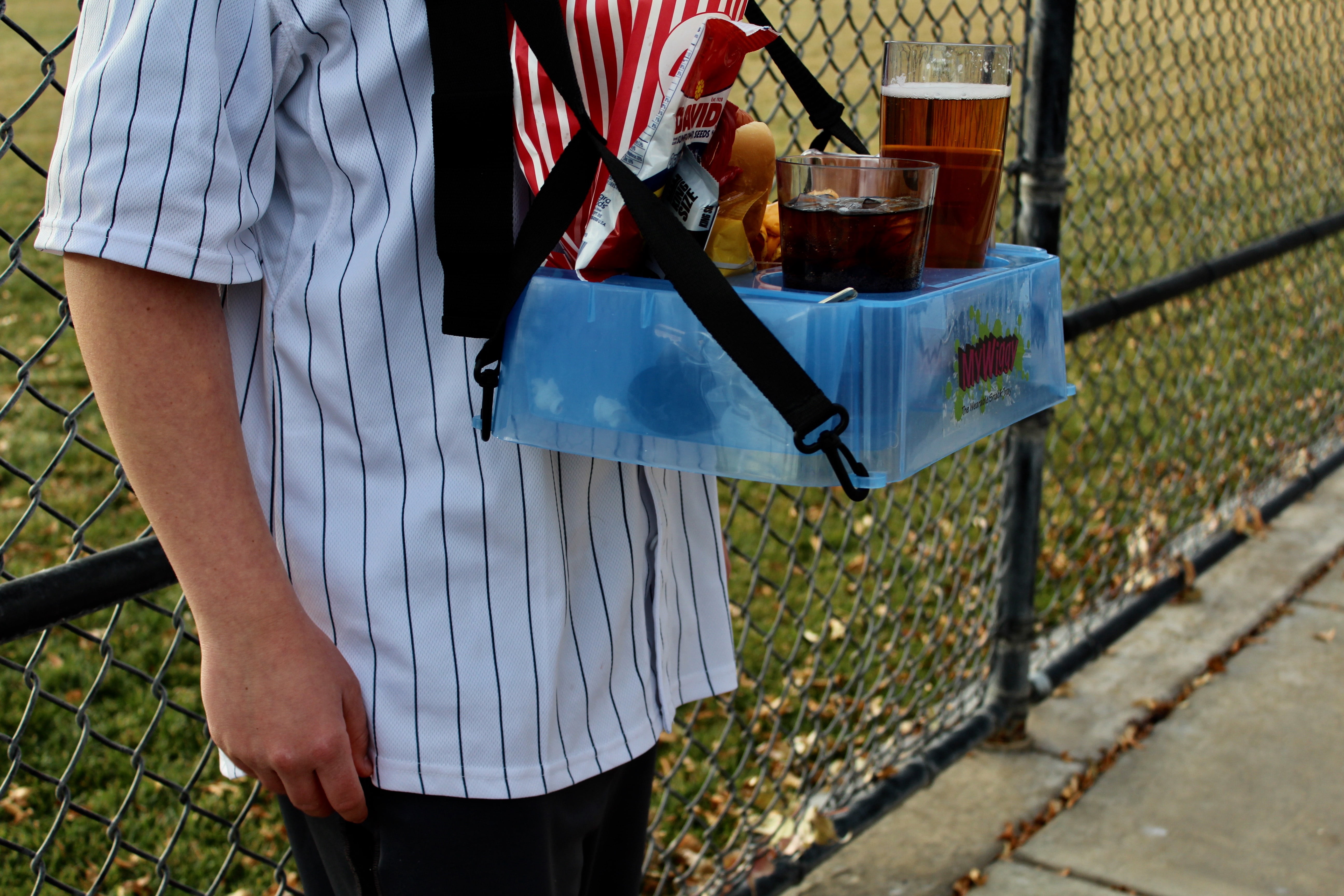 MyWiggy The Wearable Snack Tray (1)