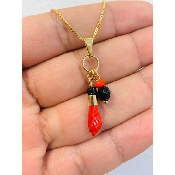Red Azabache Hand Necklace with Box Link Chain 20" for Womens Black Red Bead Good Luck Necklace / Dije de la Mano de Azabache con Cadena Box Link en Oro Laminado