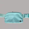 thumbnail image 3 of Lululemon Everywhere - Bolsa Para Cinturón (1 L)1 Color Gris, 3 of 3