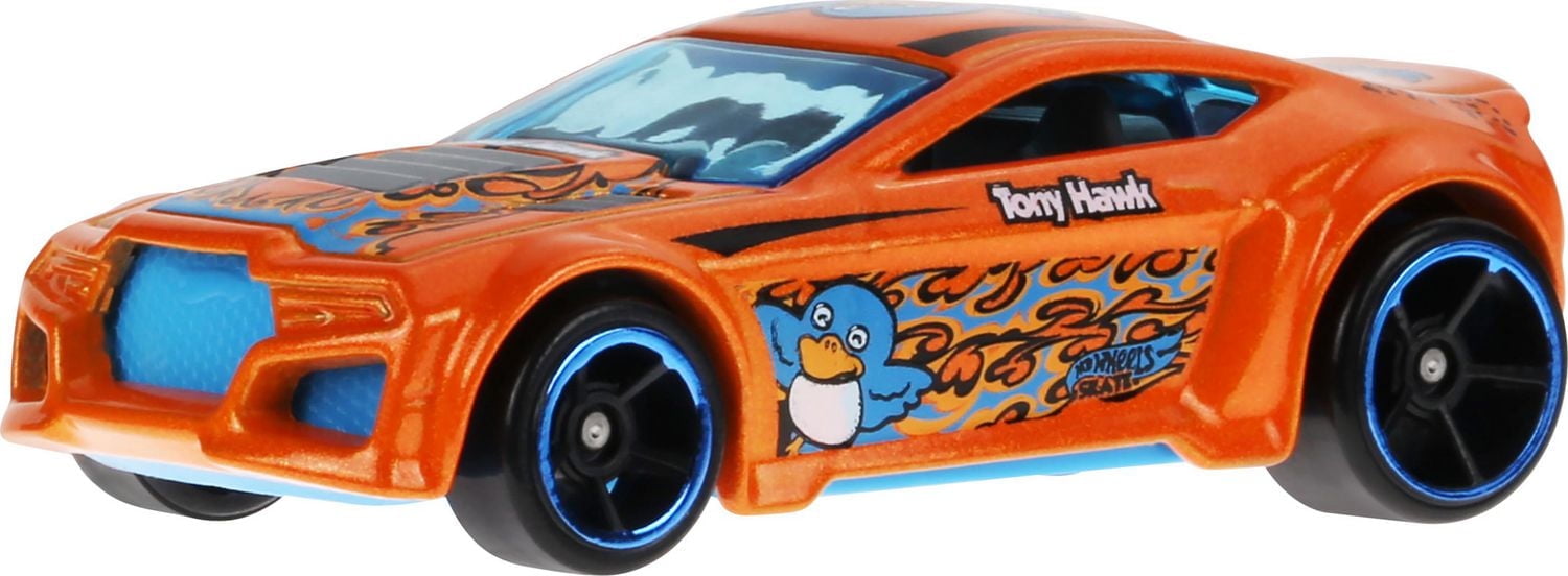 Hot Wheels Skate Tony Hawk Collector Set, Fingerboard, Pair of Skate Shoes & Car (Styles May Vary)