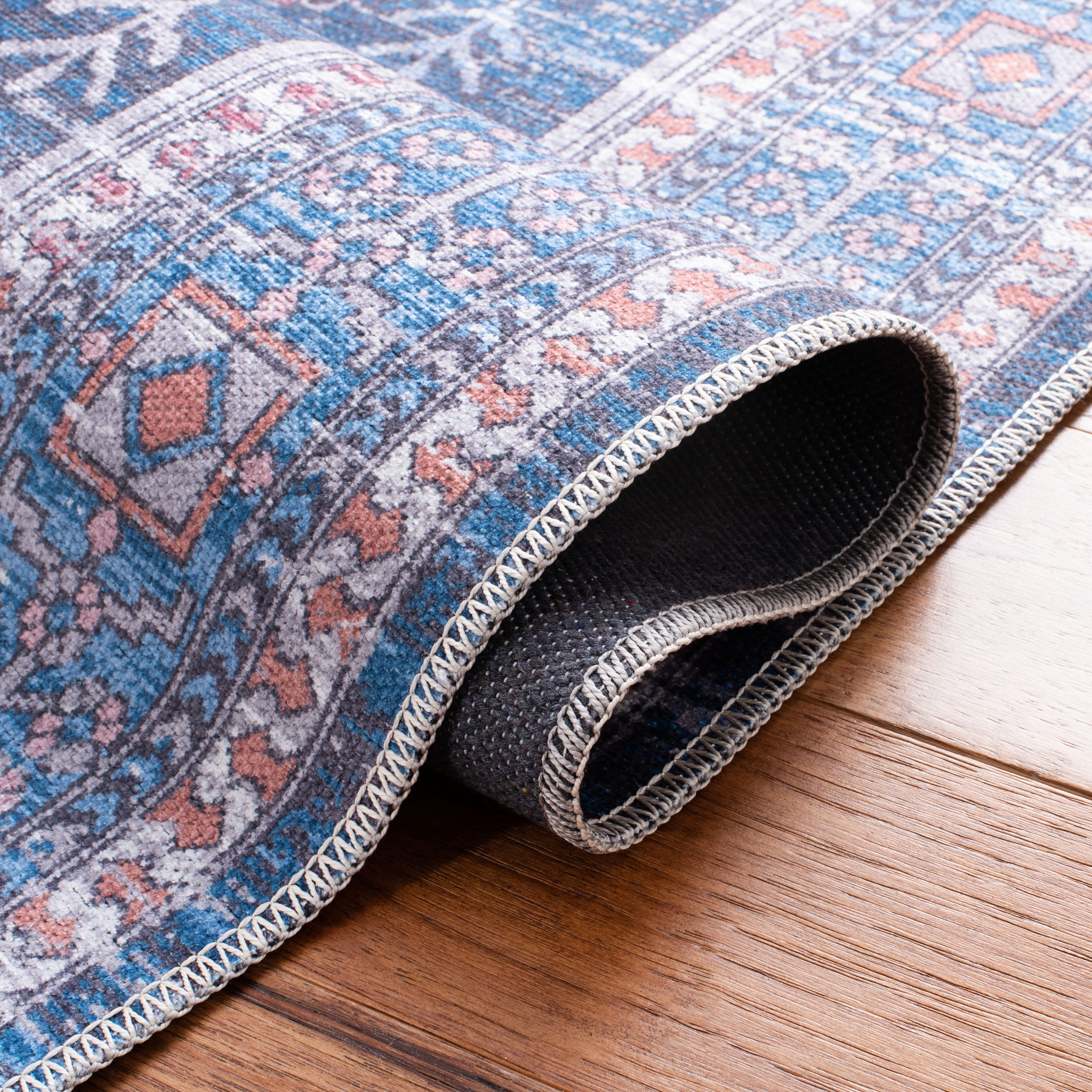 SAFAVIEH Serapi Collection SEP513M Blue / Ivory Rug
