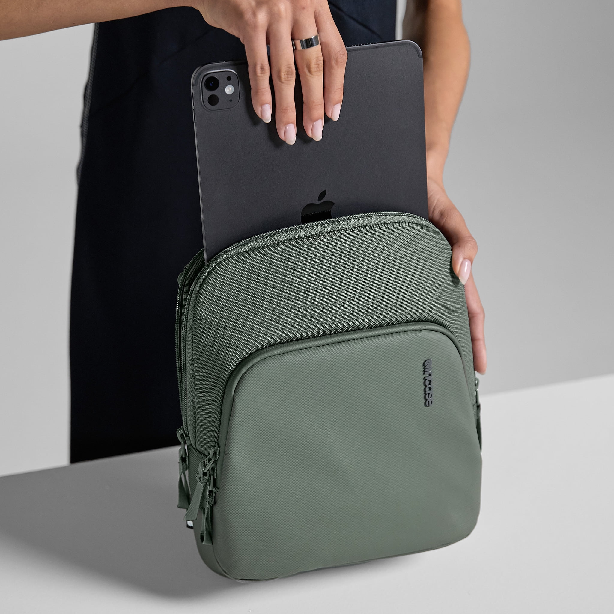 Incase A.R.C. Crossbody Bag - Smoked Ivy (PC)
