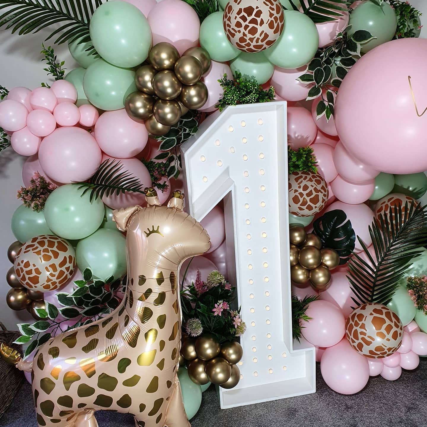 Birthday Party Balloons Giraffe Monogram Frame Machine Embroidery Design  Balloon Presents Zoo