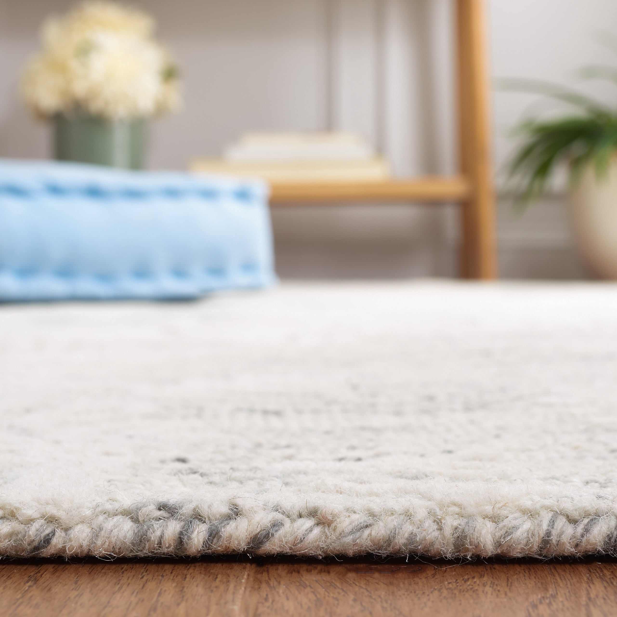 SAFAVIEH Metro Lolicia Distressed Area Rug, Grey/Ivory, 6' x 6' Square