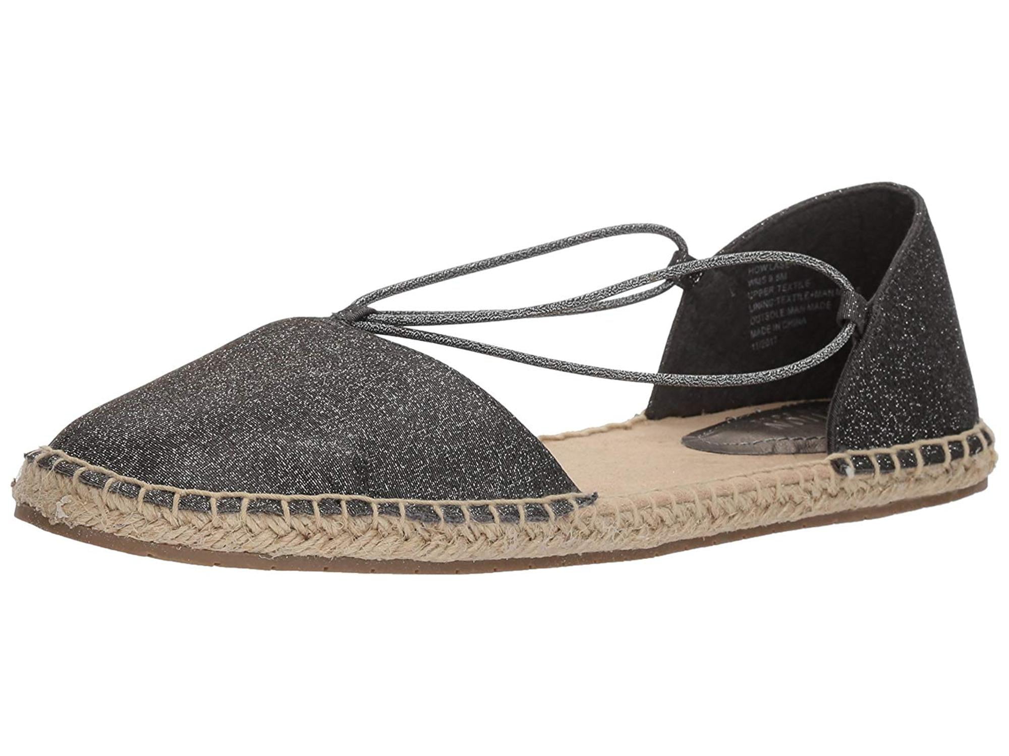 closed toe casual shoes
