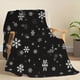 thumbnail image 5 of Manta suave y cálida con estampado de copos de nieve navideños, ideal para sofá, cama, oficina o viajes. Multiusos., 5 of 7