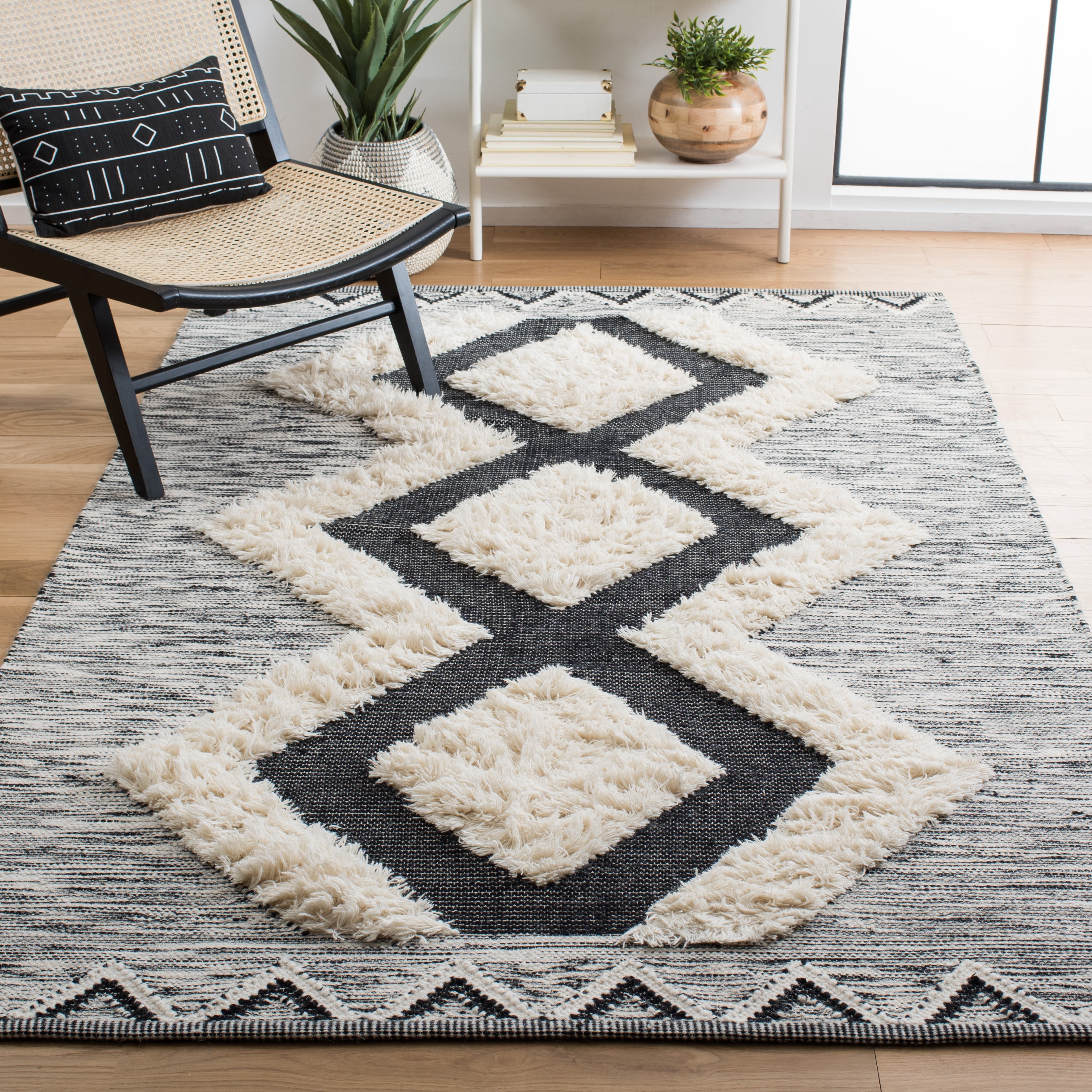 SAFAVIEH Kenya Sebastian Southwestern Area Rug, Ivory/Black, 6' x 9'