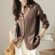 thumbnail image 4 of Blusa de satén de seda con botones para mujer - Manga larga, cuello en V, corte holgado, camisa informal para la oficina, 4 of 6