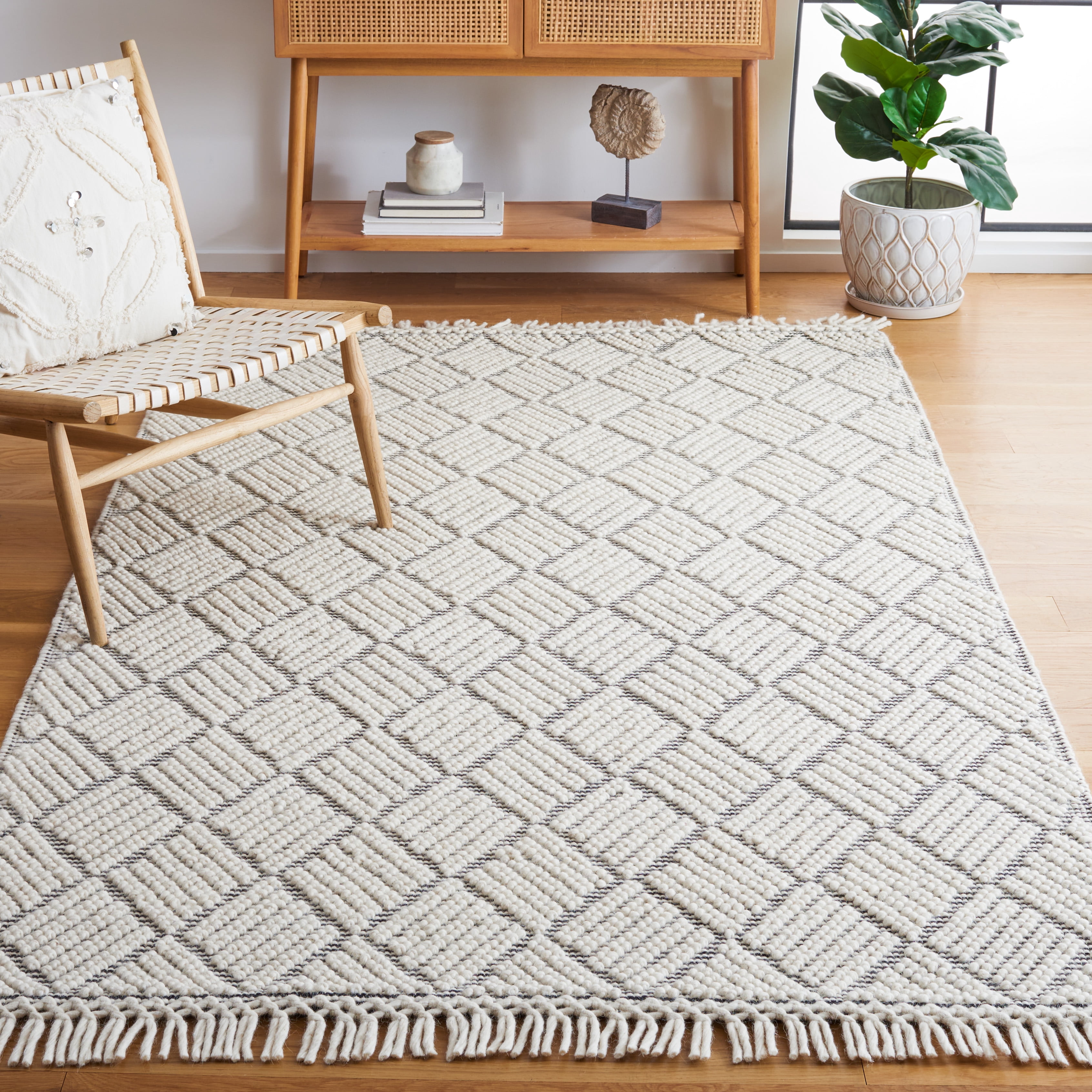 SAFAVIEH Marbella Ombre Diamond Area Rug, Ivory/Black, 6' x 9'