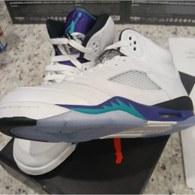 Ni - ke Air Jordan 5 Retro WHITE EMERALD GRAPE (2025) (GS) Youth Size 5.5 HQ7980-100 NIB