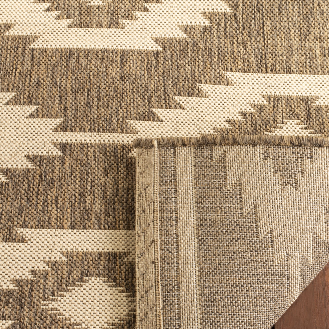 SAFAVIEH Beach House Vasiliki Geometric Indoor/Outdoor Area Rug, Cream/Beige, 5'3" x 7'6"