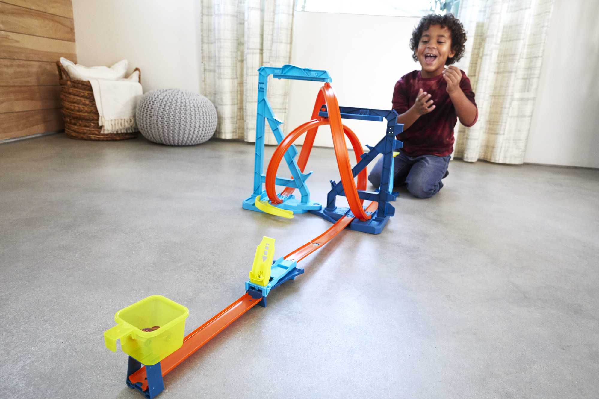 Hot Wheels Track Builder Unlimited Infinity Loop Kit Track Set & 1 Toy Car In 1:64 Scale - image 3 of 7
