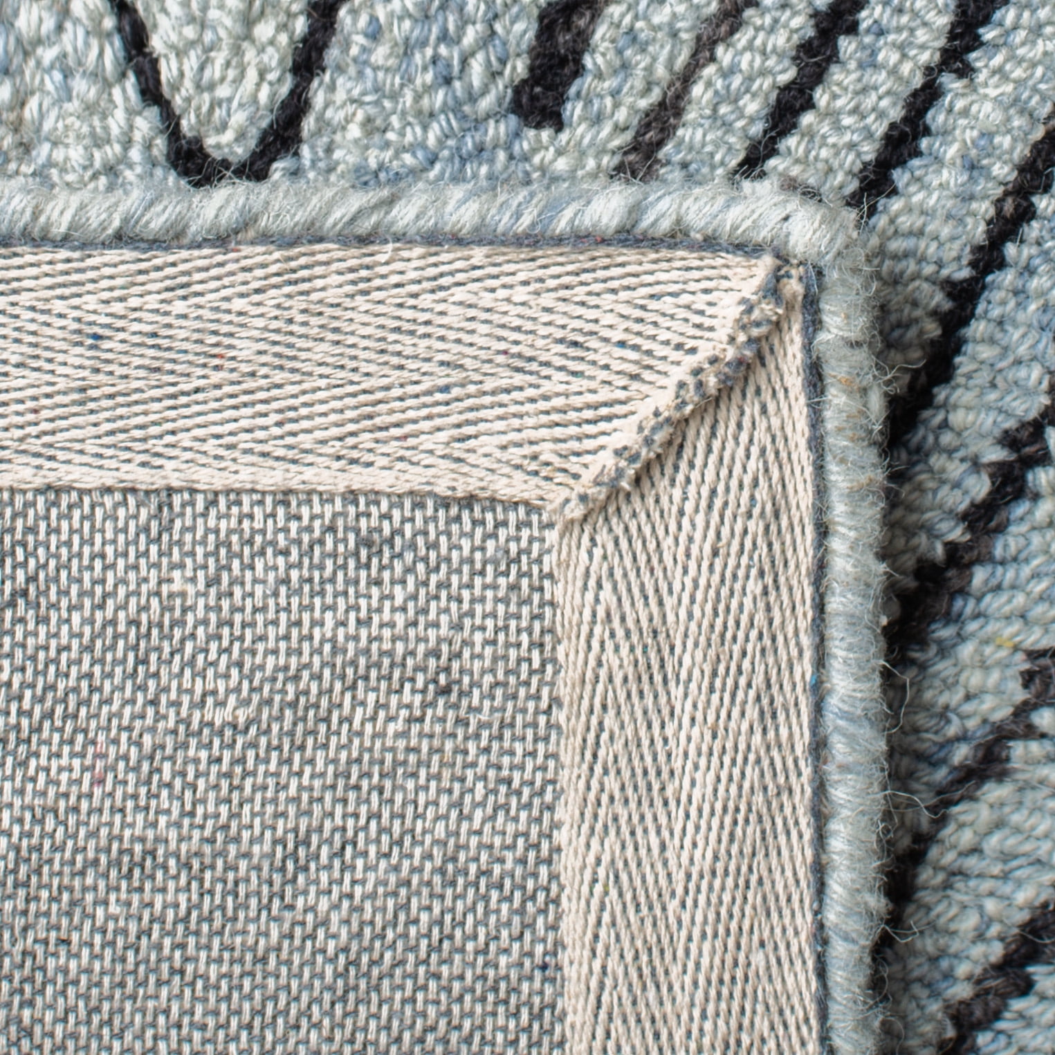 SAFAVIEH Micro-Loop Angelica Diamond Area Rug, Light Blue/Charcoal, 4' x 6'
