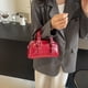 thumbnail image 4 of 06009 Bolso Pequeño PU Con Textura Nicho Bolso Bandolera Boston para Mujer (rojo Vino) Rojo Vino, 4 of 9