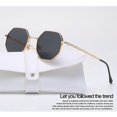 thumbnail image 3 of Gafas de sol con montura poligonal de metal y protección UV, lentes degradadas azules y amarillas., 3 of 5