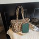 thumbnail image 3 of Bolso Axila Hombro Pana Leopardo para Mujer (Caqui), 3 of 9