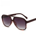 thumbnail image 3 of Gafas de sol retro de moda europea y americana Gafas de sol polarizadas para hombres y mujeres para gafas de sol de exportación, 3 of 5
