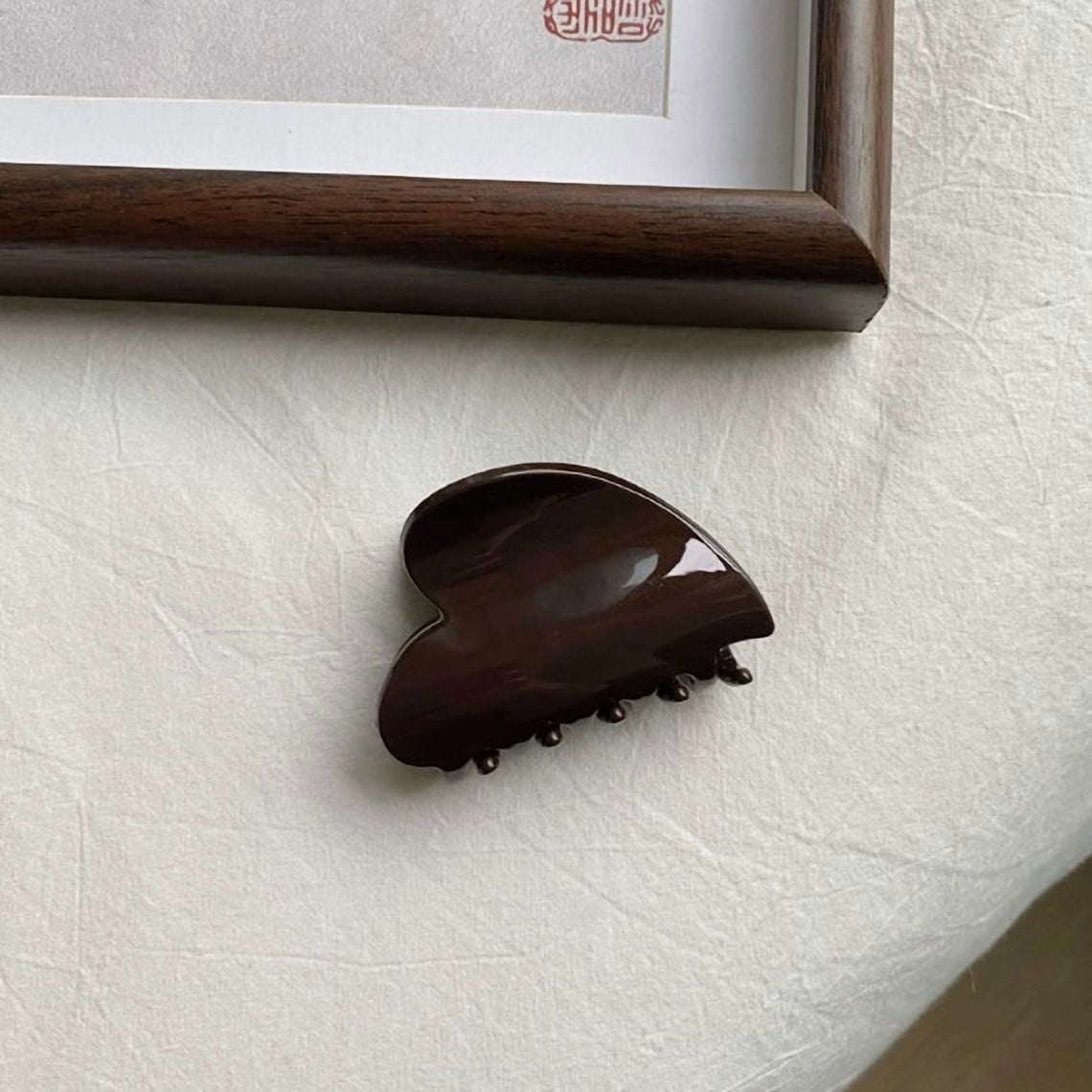 Large Chocolate Shark Clips - Strong Grip for Thick Hair, Elegant Design for Daily Wear
