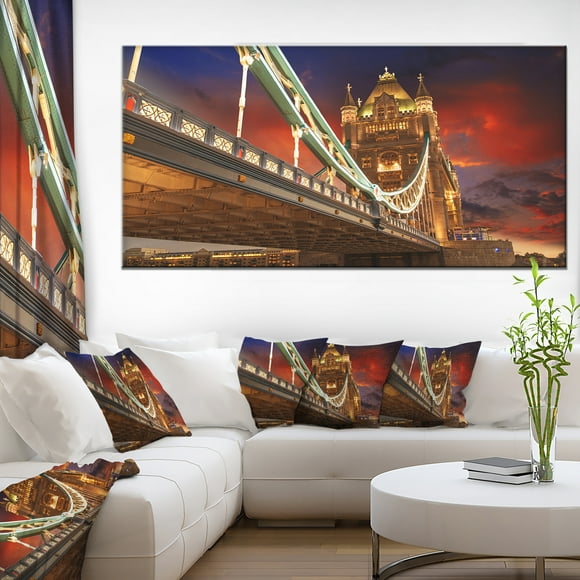 Famous Tower Bridge at Night - Modern Cityscape Canvas Art Print