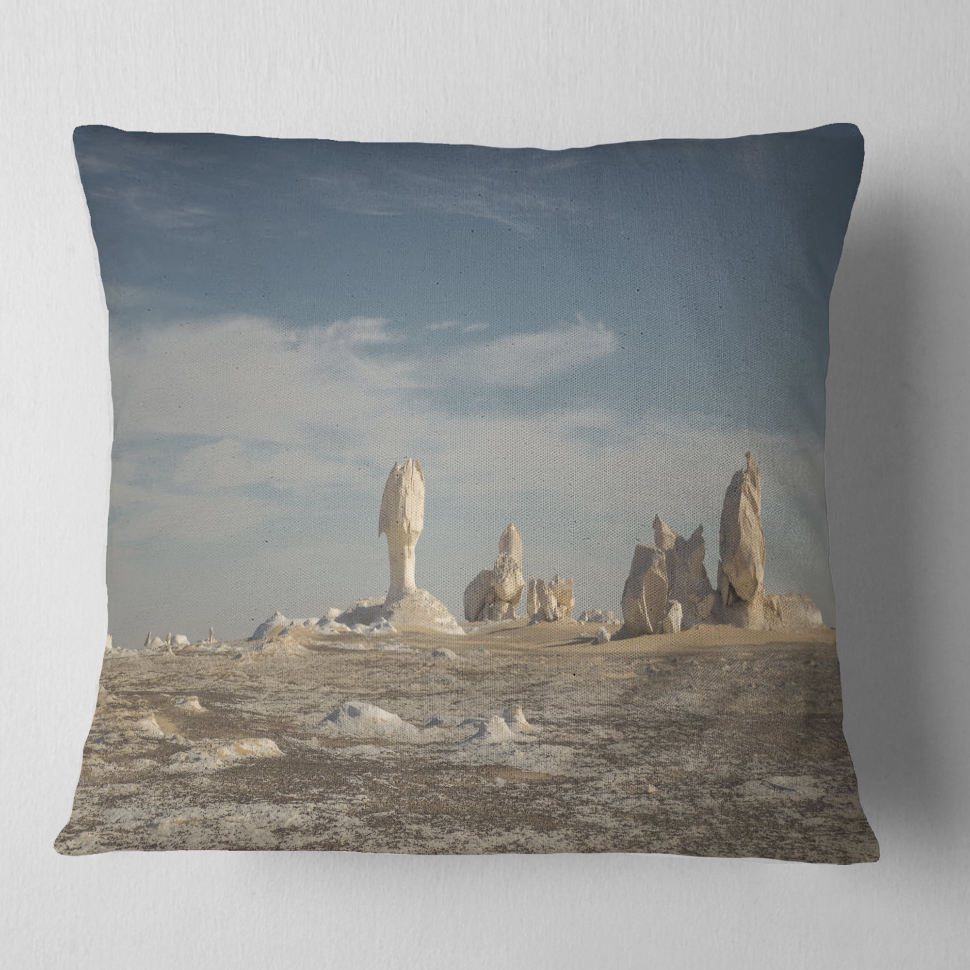 Designart Desert of Egypt - Landscape Photography Throw Pillow - 18x18