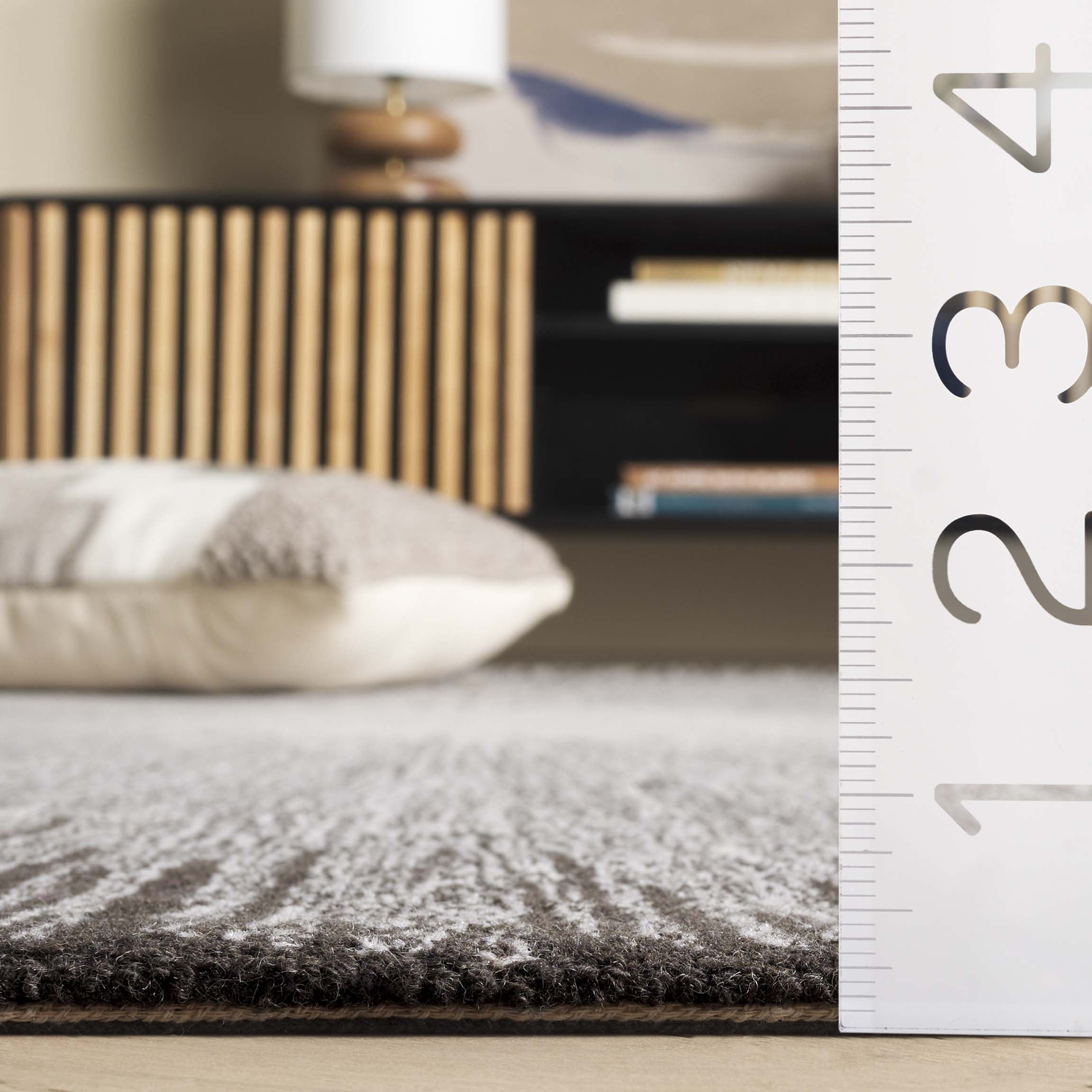 SAFAVIEH Abstract Olivera Radiate Area Rug, Ivory/Charcoal, 6' x 6' Round
