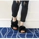 thumbnail image 5 of Zapatillas de piel para mujer, chanclas con puntera abierta, acogedora casa, sandalias de espuma viscoelástica, suaves, planas, cómodas, antideslizantes, spa, interiores y exteriores, 5 of 6