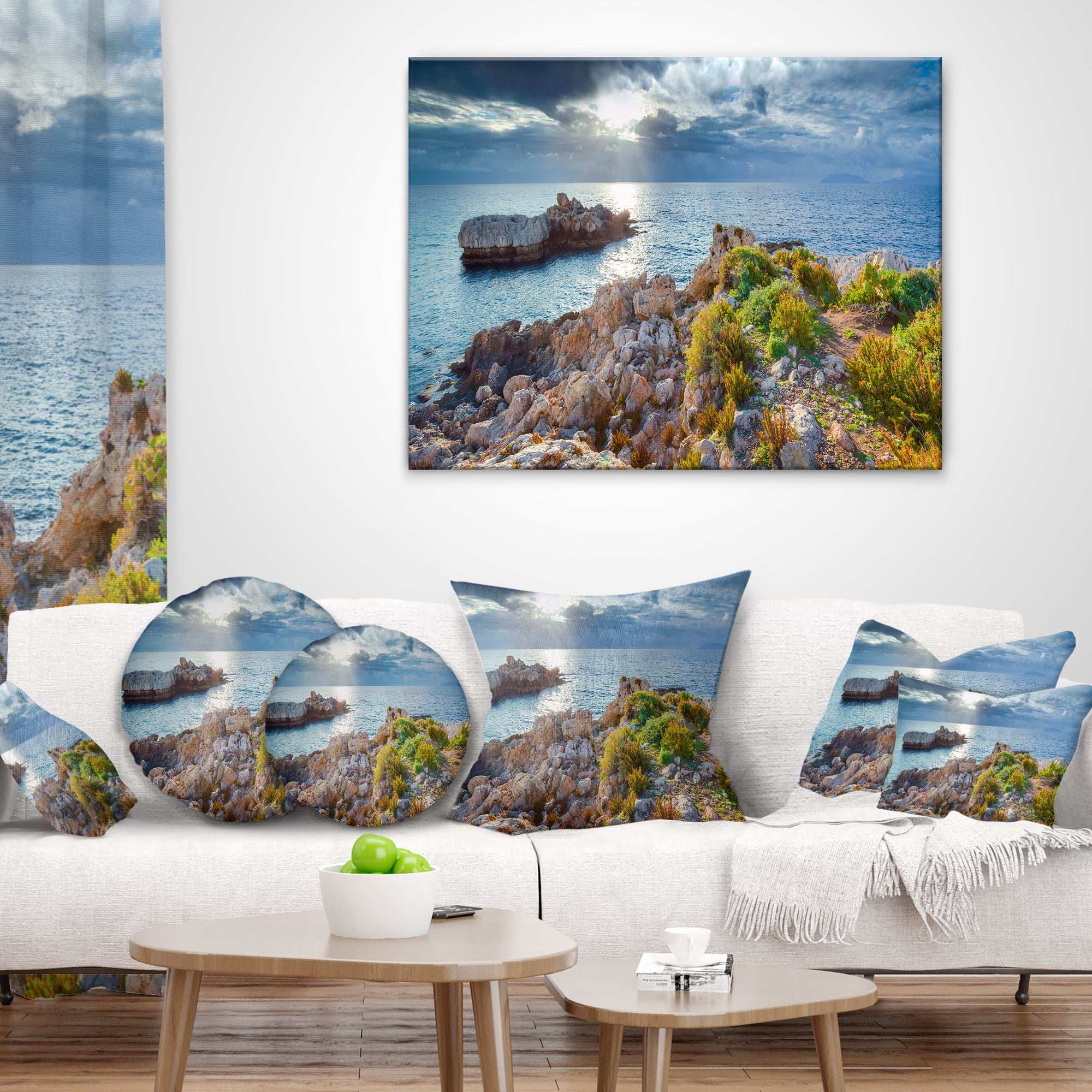 Designart Piscina di Venere Reserve - Landscape Photo Throw Pillow - 16x16
