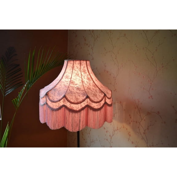 BespokeByNikita Decorative Victorian Scallop Dome Pink Lace Glass Table Lampshade