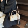 thumbnail image 4 of Bolso de mano cilíndrico simple retro para mujer, nuevo bolso de hombro versátil de moda 2025, bolso bandolera tipo Boston para uso diario., 4 of 4