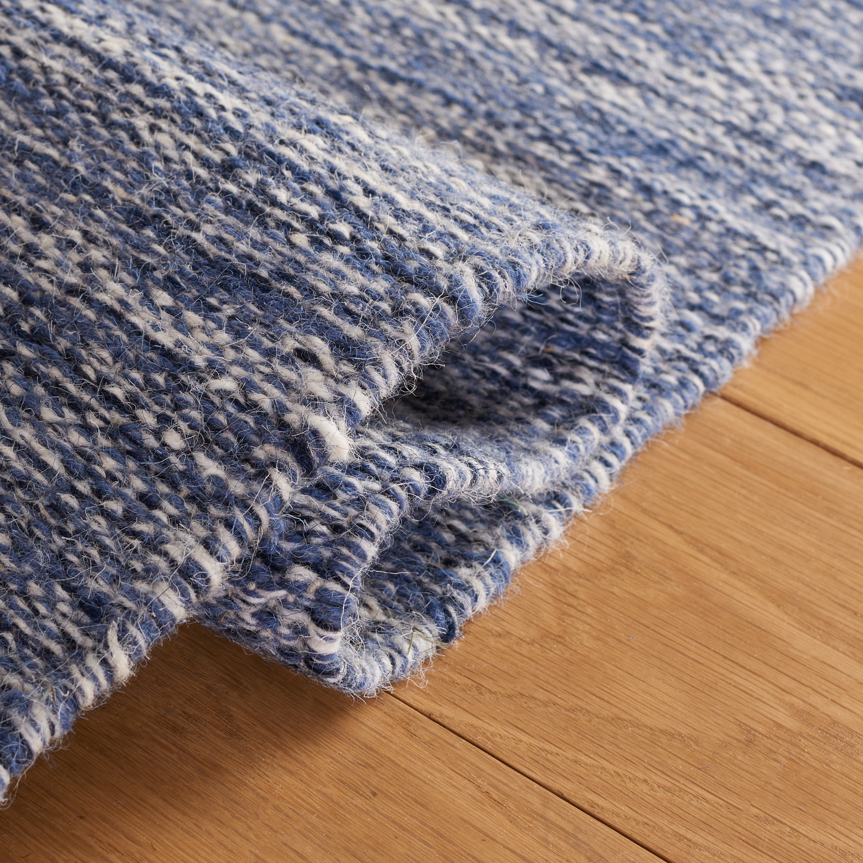 SAFAVIEH Dhurries Ksenija Solid Wool Area Rug, Navy/Beige, 4' x 6'