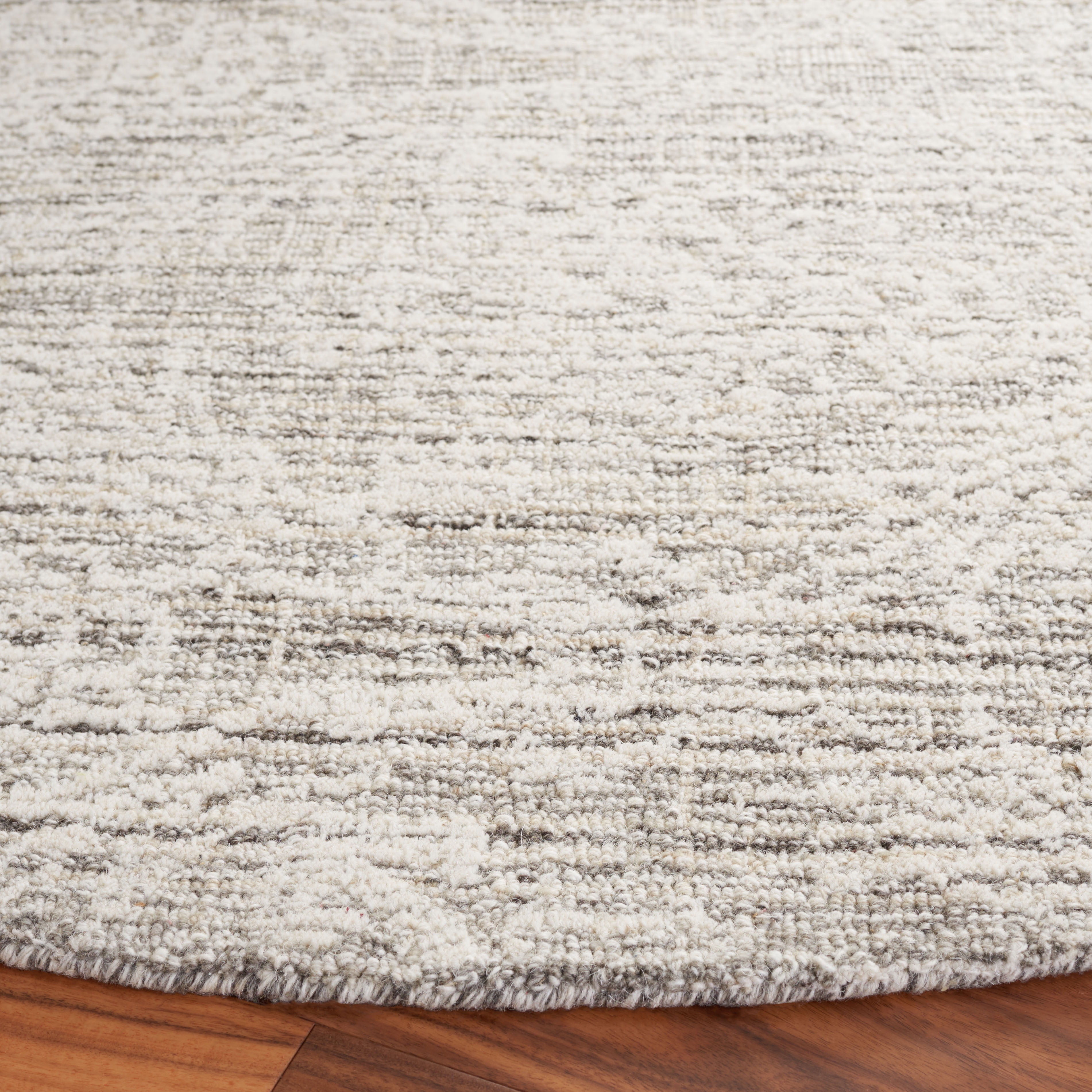SAFAVIEH Ebony Acacia Diamond Area Rug, Grey/Ivory, 6' x 6' Round