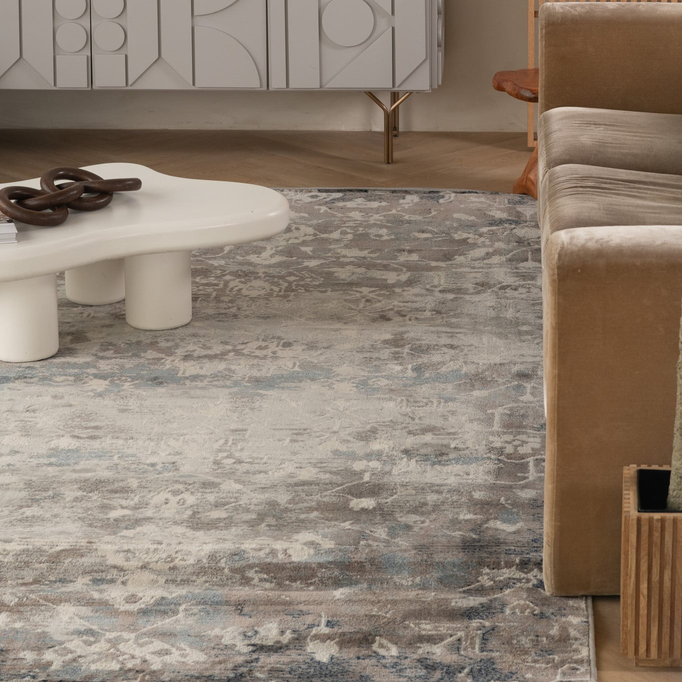 Rug Branch Havana Collection Traditional Distressed Area Rug.