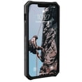 thumbnail image 2 of Funda resistente Monarch de fibra de carbono para iPhone 13, 2 of 5