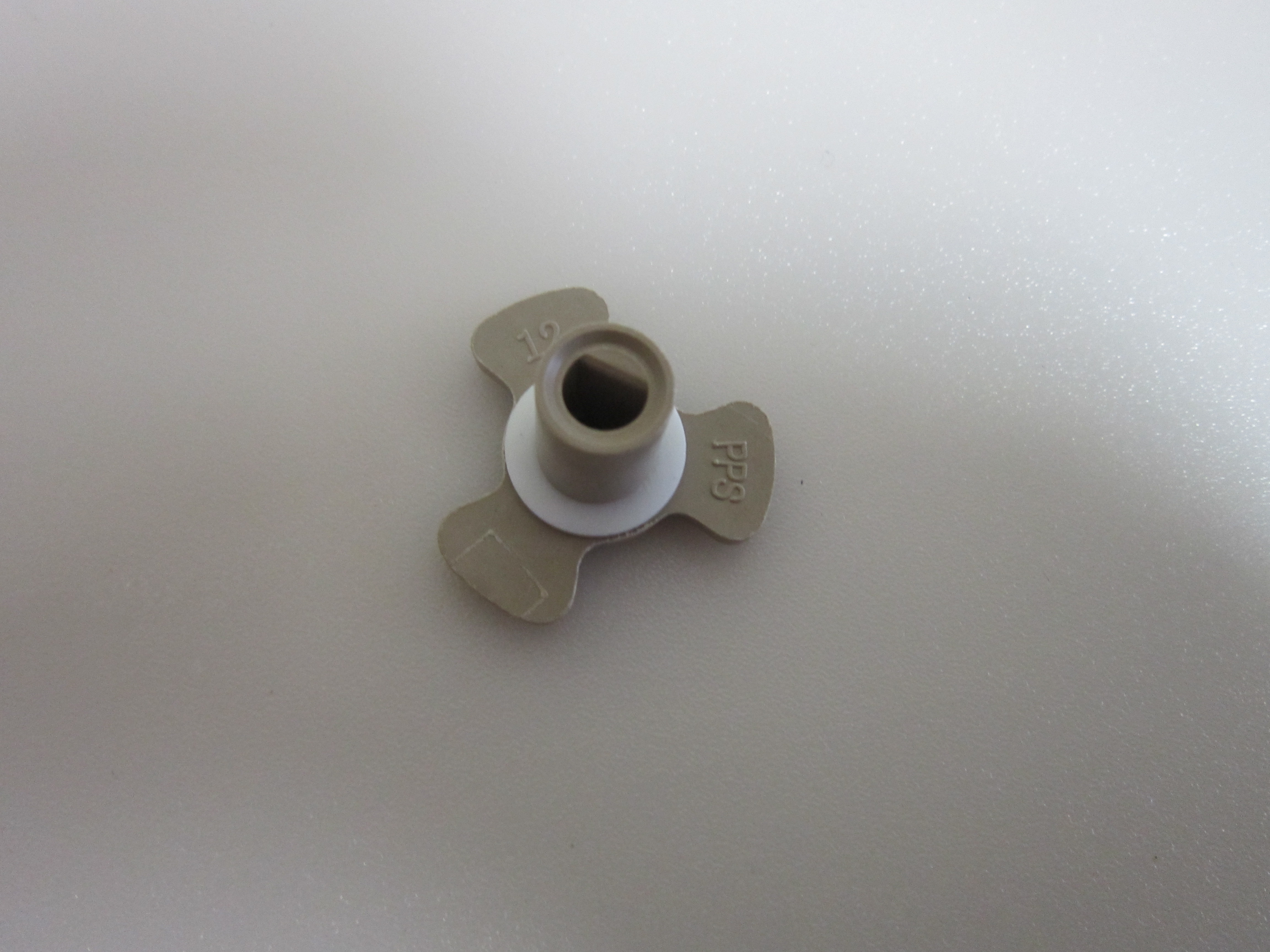 Magic Chef HMD1110B Microwave Drive Coupler 3517400620