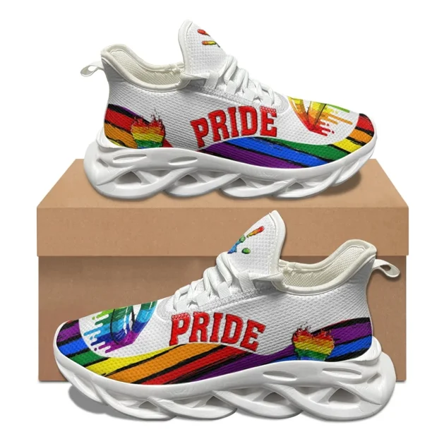 Zapatillas de baloncesto antideslizantes con cordones y diseño personalizado del orgullo LGBT para mujer, zapatillas populares para exteriores, viajes y fitness.