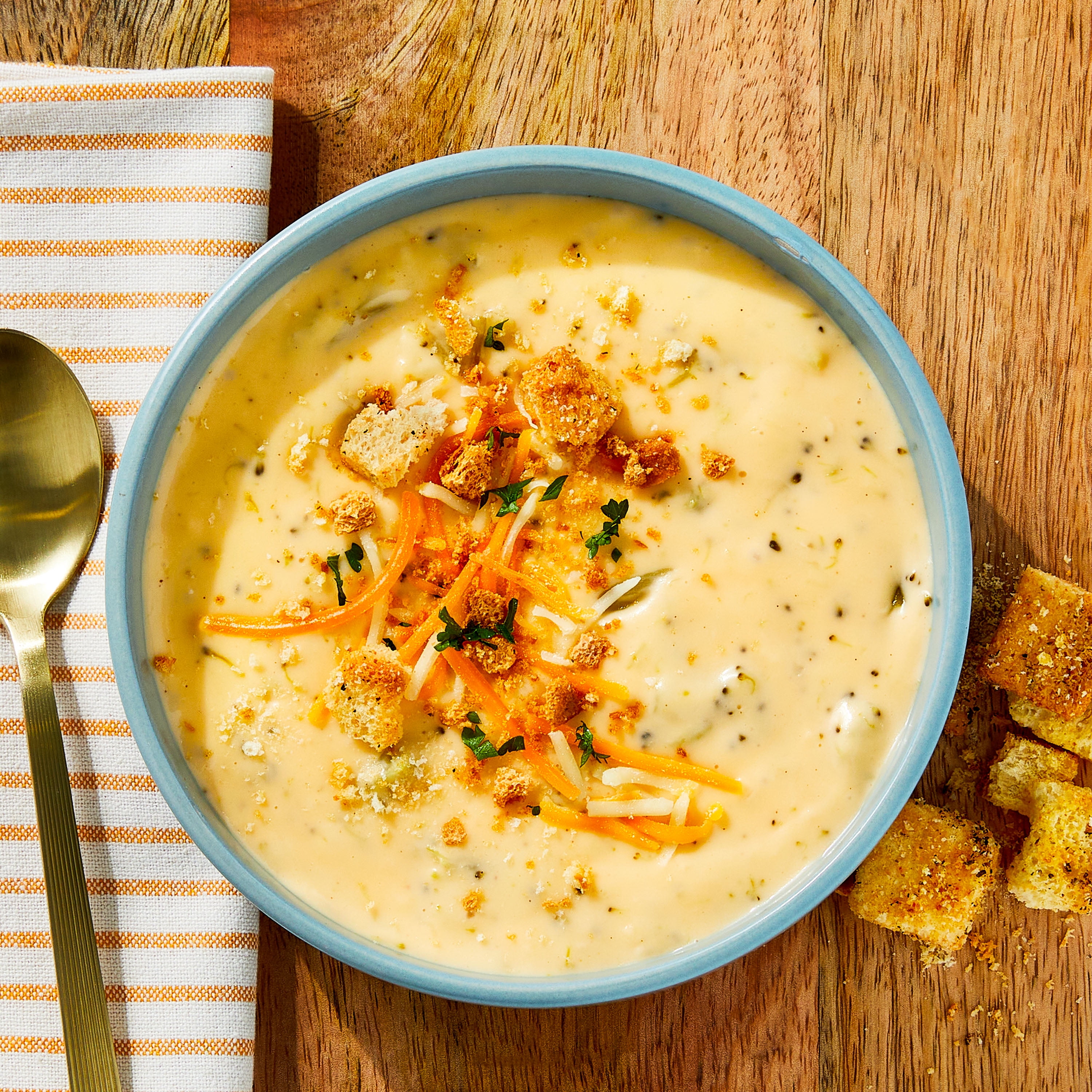 Marketside Broccoli & Cheddar Cheese Soup, Fresh Deli Soup, 32 oz Cup