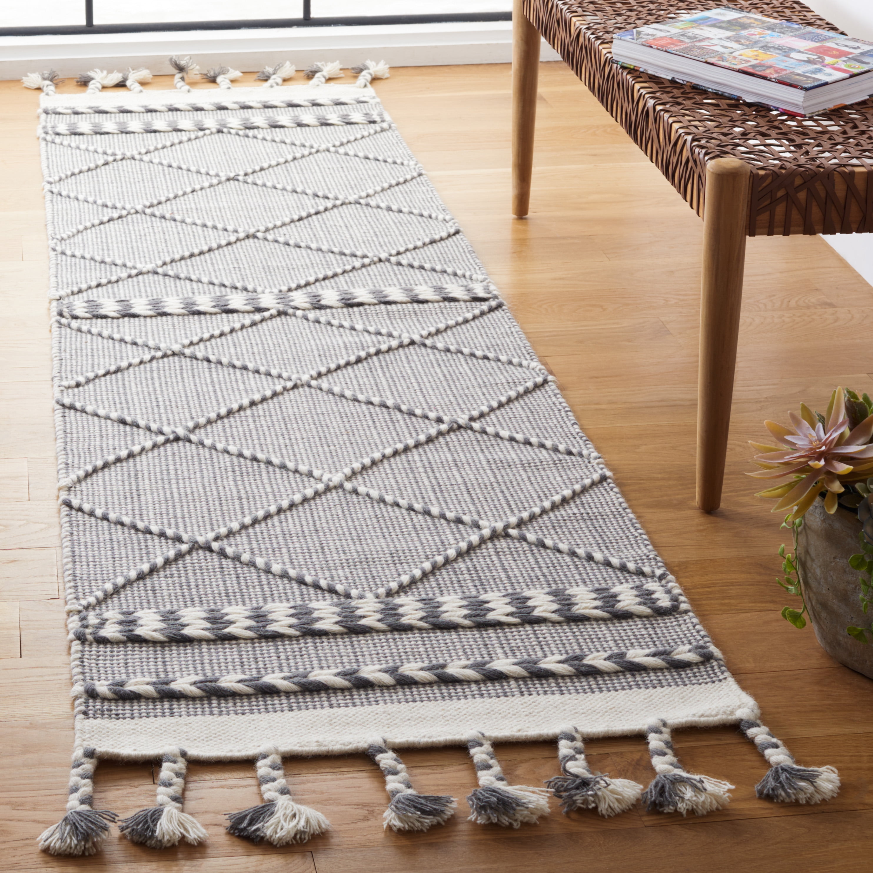 SAFAVIEH Casablanca Roswell Geometric Runner Rug, Grey/Ivory, 2'3" x 8'