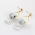 thumbnail image 4 of Fiudx Pendientes En Perla, Decoloración de Perla En Rollo de Papel Higiénico, Resistencia a La Oxidación, Estilo Conmemorativo En Moda, Accesorio Diario, Joyería En Mujer, 4,5 Cm de Largo, 4 of 7