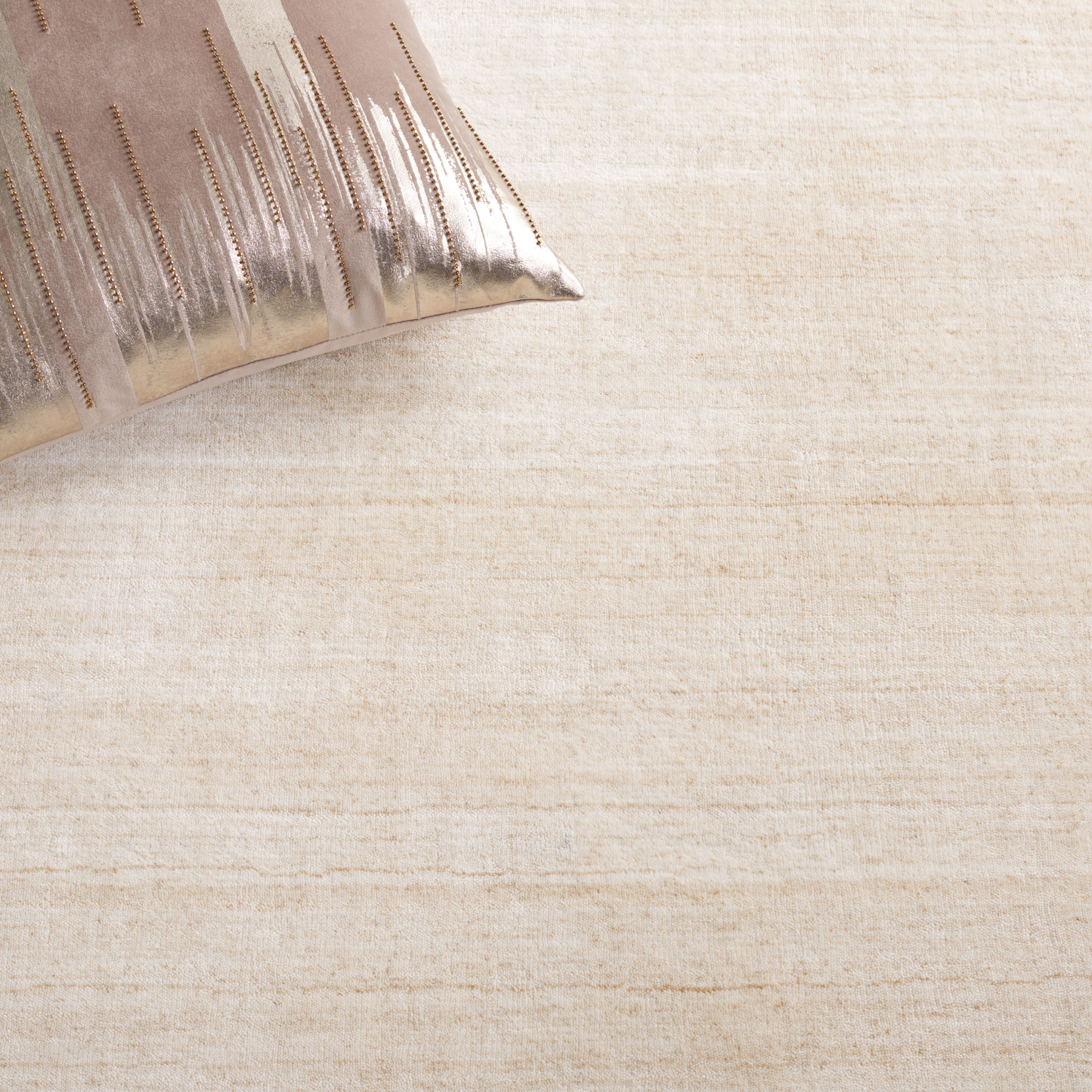 SAFAVIEH Mirage Branislav Solid Area Rug, Beige, 6' x 6' Square
