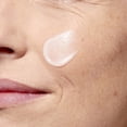 thumbnail image 4 of Emulsión Día Nutritiva Revitalizante Clarins para Todo Tipo de Piel 1.7 Ounce, 4 of 4