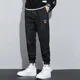 thumbnail image 3 of Pantalones vaqueros negros para hombre, talla grande, elásticos, de color azul claro, para hombre, pantalones de gran tamaño, estilo grunge, Y2k, estilo Harajuku, nuevos en mezclilla, 3 of 4