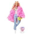 thumbnail image 2 of Muñeca Barbie Fashionista Extra Abrigo Rosa, 2 of 3