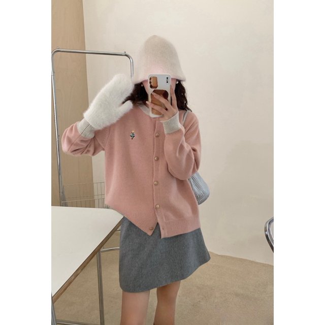 MJG cárdigan suéter bordado estilo navideño retro para mujer 2024 otoño e invierno nuevo nicho cárdigan de punto con cuello redondo ceroso suave