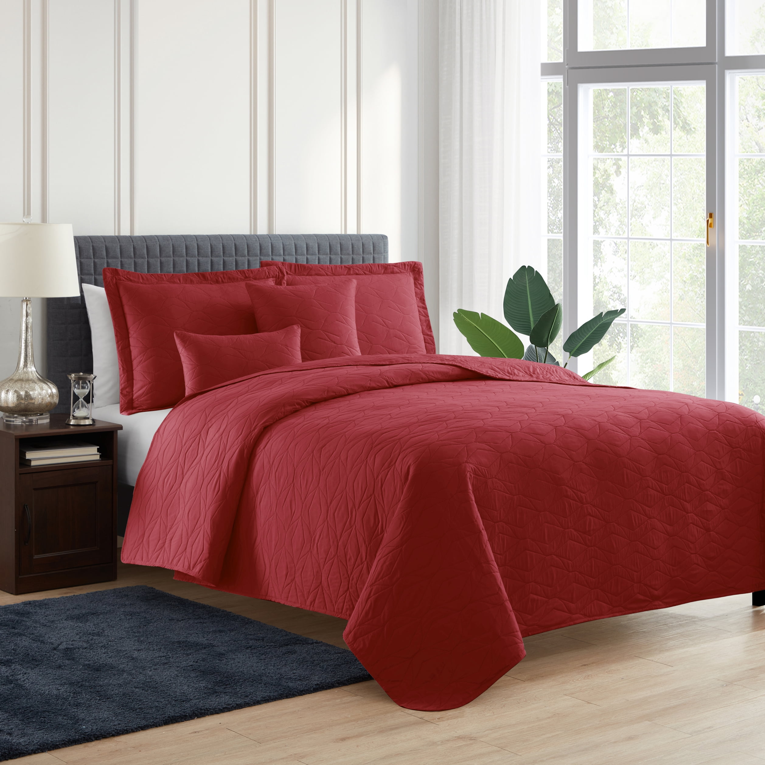 Nestl 4 Piece Quilt Set Twin with Pillow Shams and Euro Shams, Soft Microfiber Lightweight Bedspread Coverlet, Modern Style Ellipse Weave Bed Cover, Burgundy