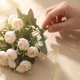 thumbnail image 5 of Ramo de rosas artificiales con detalles de tela satinada | Arreglo floral de seda realista para la decoración del hogar, 5 of 7