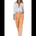 thumbnail image 3 of Conjunto de Dos Piezas para Mujer, con Estampado Geométrico, Pantalones de Cintura Alta y Camisa Sencilla. Color Naranja M, 3 of 7