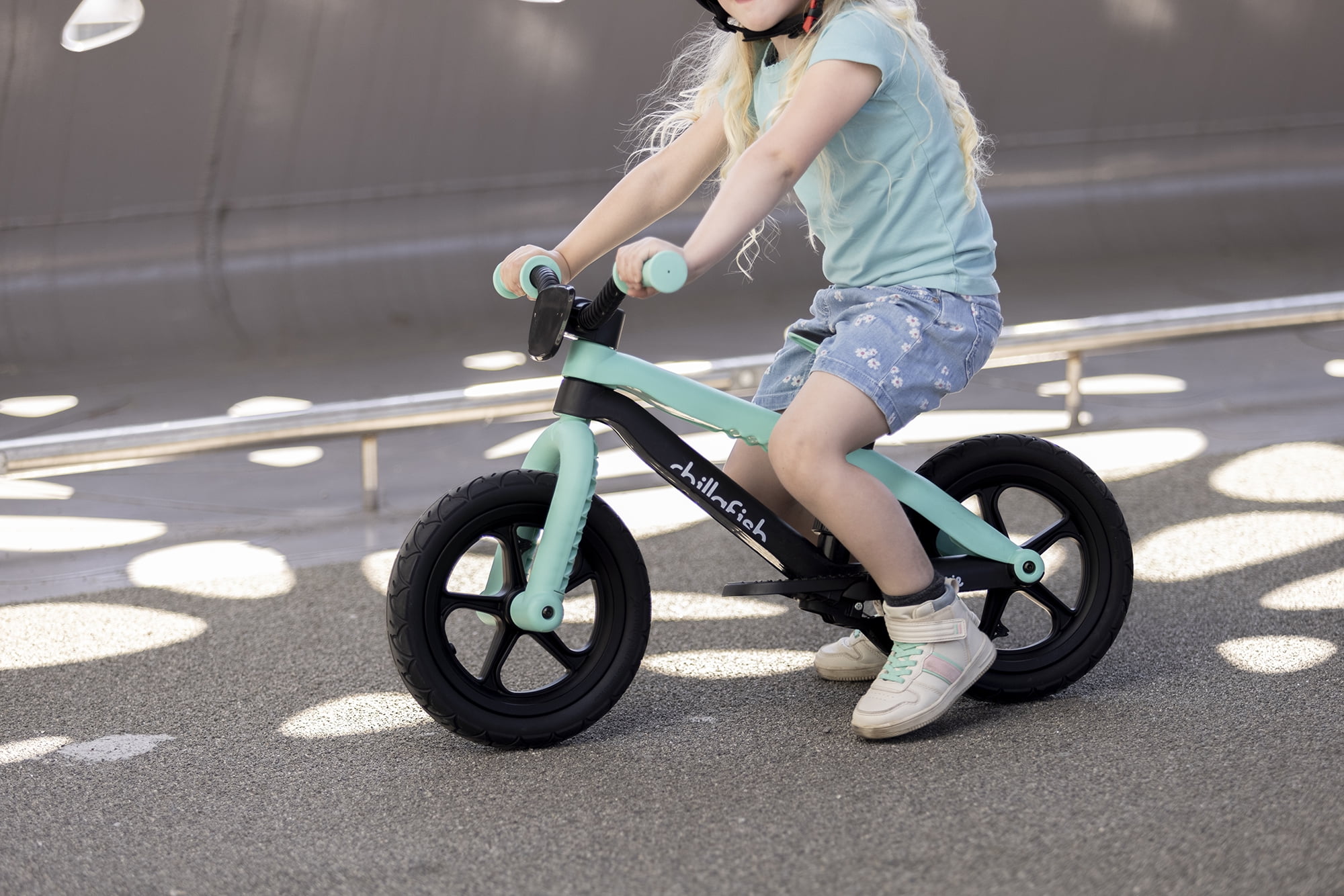 Chillafish Bmxie 2 lightweight balance bike with integrated footrest and footbrake, for kids 2 to 5 years, 12" inch airless rubberskin tires, adjustable seat without tools, Mint