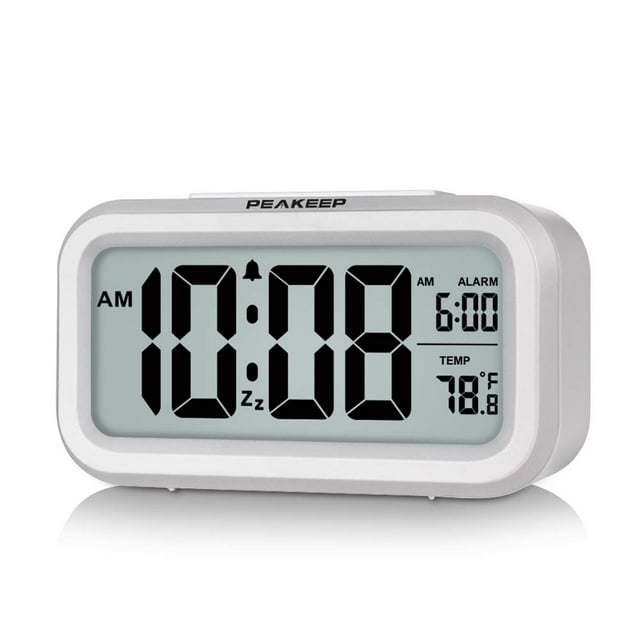 Peakeep Reloj despertador digital con luz nocturna, funciona con pilas y temperatura interior, reloj pequeño de escritorio (blanco)