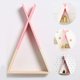 thumbnail image 1 of Elegante estante de pared de madera escandinavo, la forma triangular agrega un estilo único a la decoración de su hogar, diseño de montaje en pared que ahorra espacio para cualquier habitación, 1 of 5