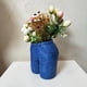 thumbnail image 3 of Jarrón de resina con forma de vaqueros, escultura artística, regalo para fiestas, arreglo floral, elegante para el hogar azul oscuro, 3 of 9